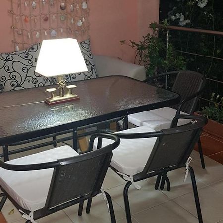 Villa Persik Утеха Екстериор снимка