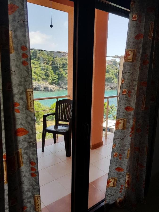 Villa Persik Утеха Екстериор снимка
