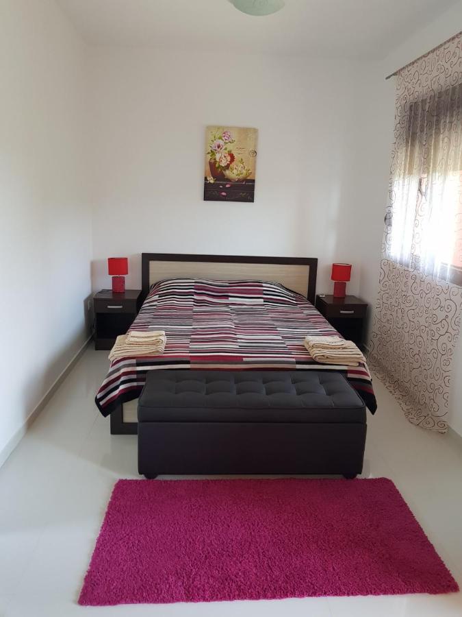 Villa Persik Утеха Екстериор снимка