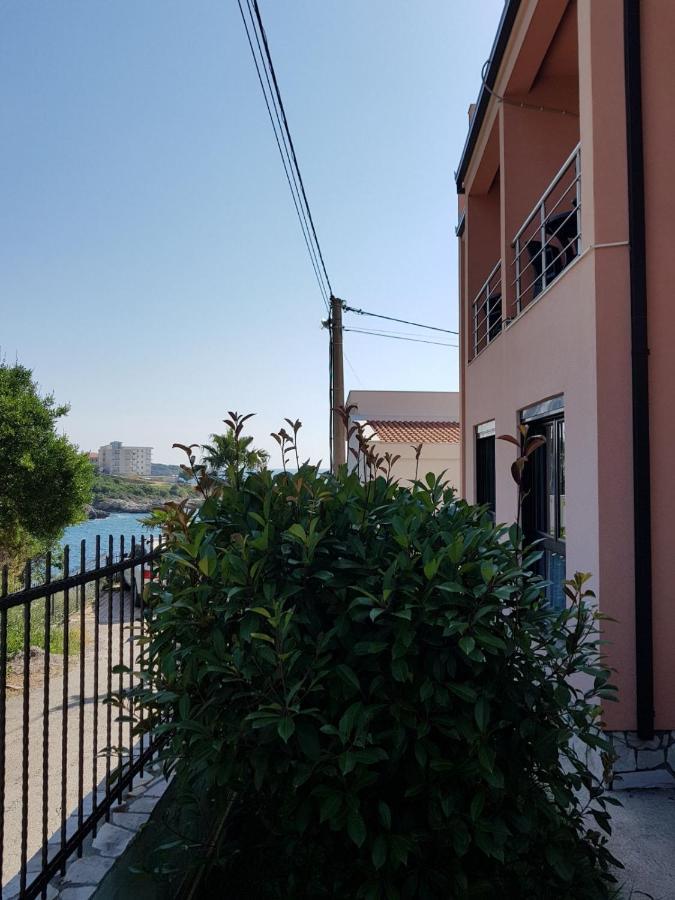 Villa Persik Утеха Екстериор снимка