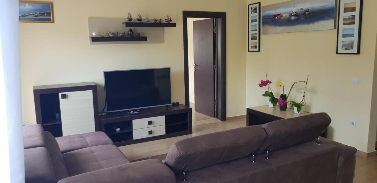 Villa Persik Утеха Екстериор снимка