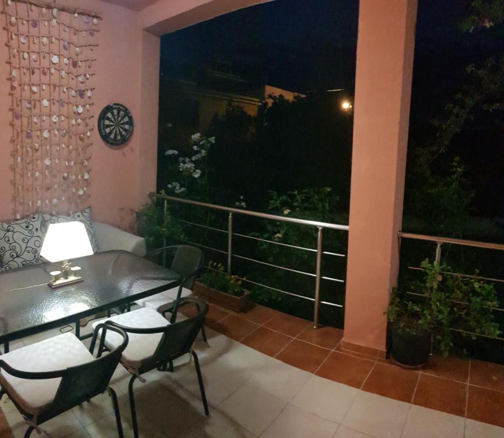 Villa Persik Утеха Екстериор снимка