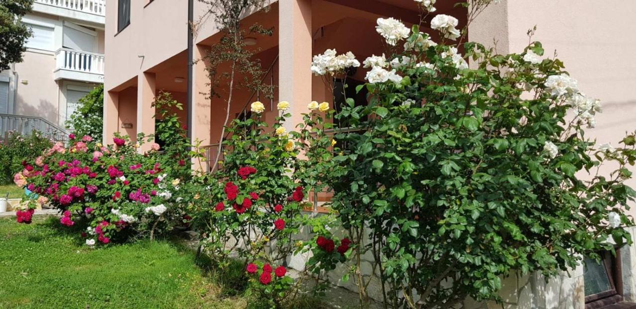 Villa Persik Утеха Екстериор снимка