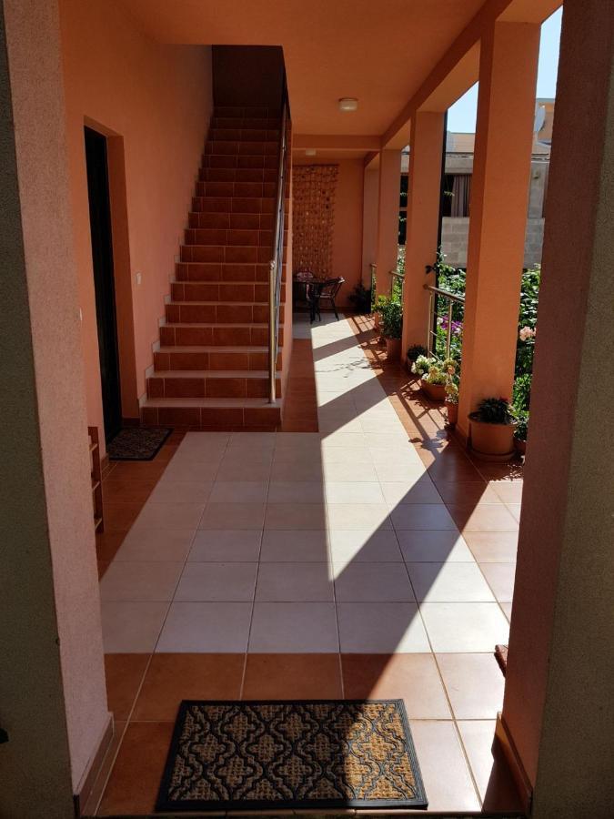 Villa Persik Утеха Екстериор снимка