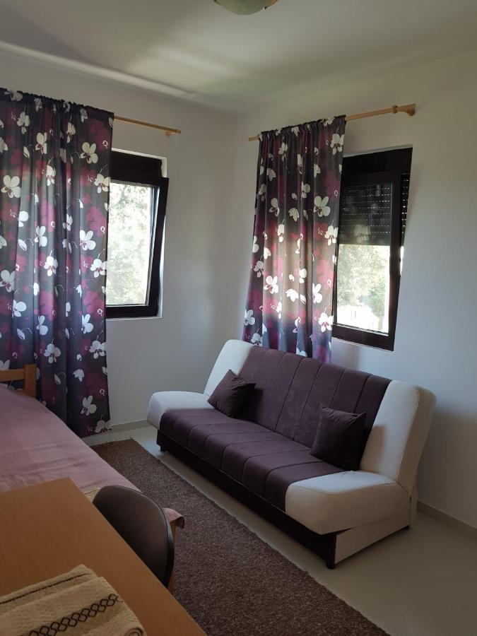 Villa Persik Утеха Екстериор снимка