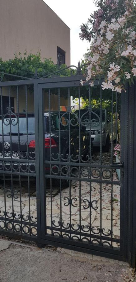 Villa Persik Утеха Екстериор снимка