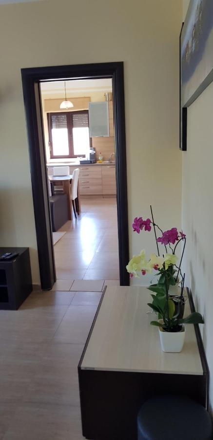 Villa Persik Утеха Екстериор снимка