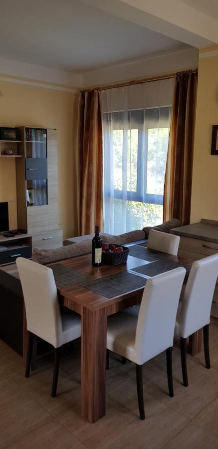 Villa Persik Утеха Екстериор снимка