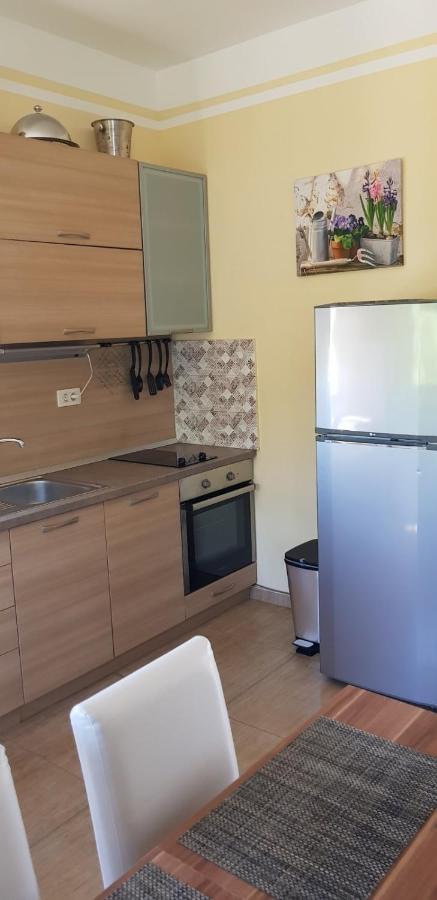 Villa Persik Утеха Екстериор снимка