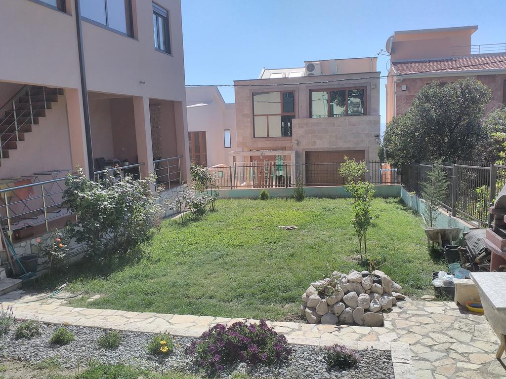 Villa Persik Утеха Екстериор снимка