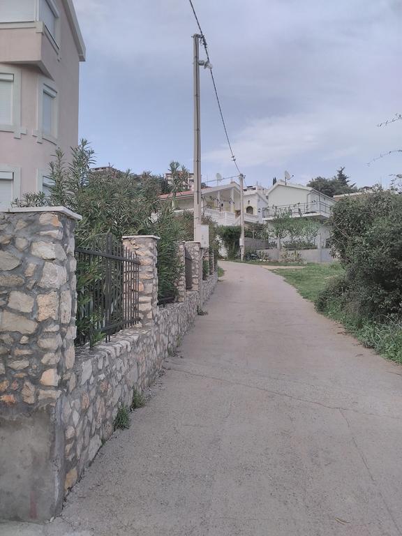 Villa Persik Утеха Екстериор снимка