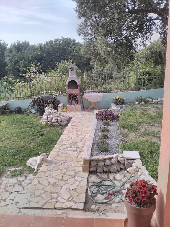 Villa Persik Утеха Екстериор снимка