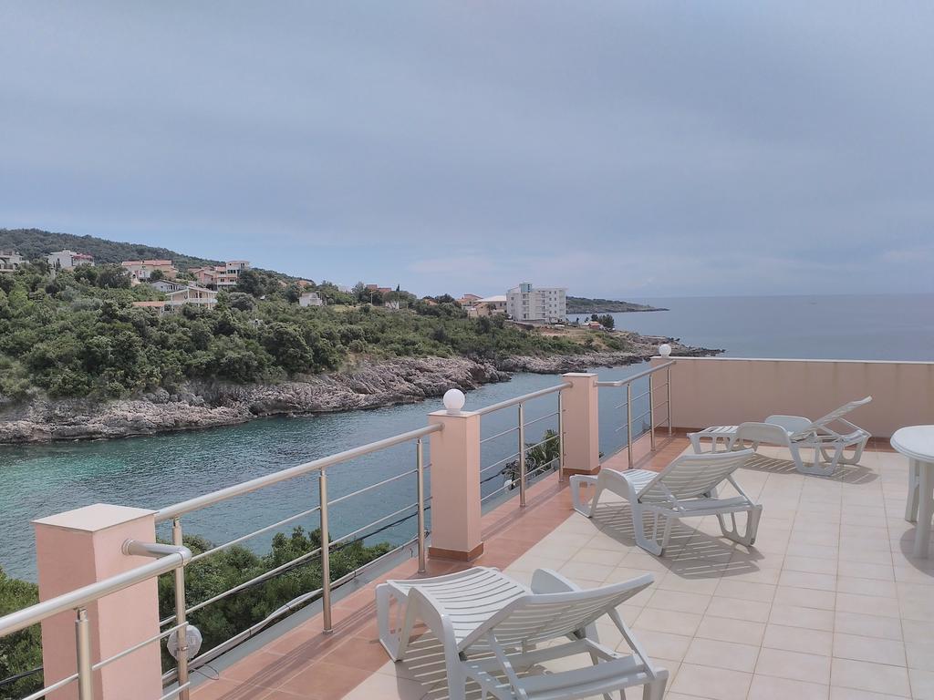 Villa Persik Утеха Екстериор снимка